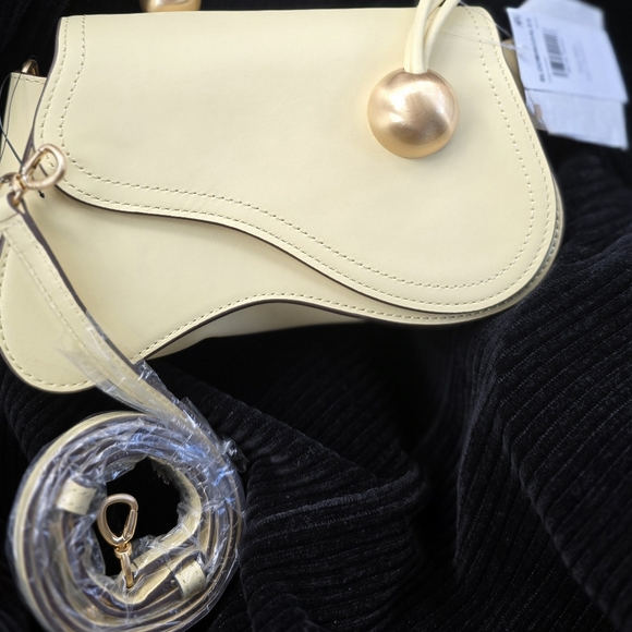 Cult Gaia Cream Shoulder Bag with Gold Accents! Bran NEW. 100% Authentic - Picture 4 of 8